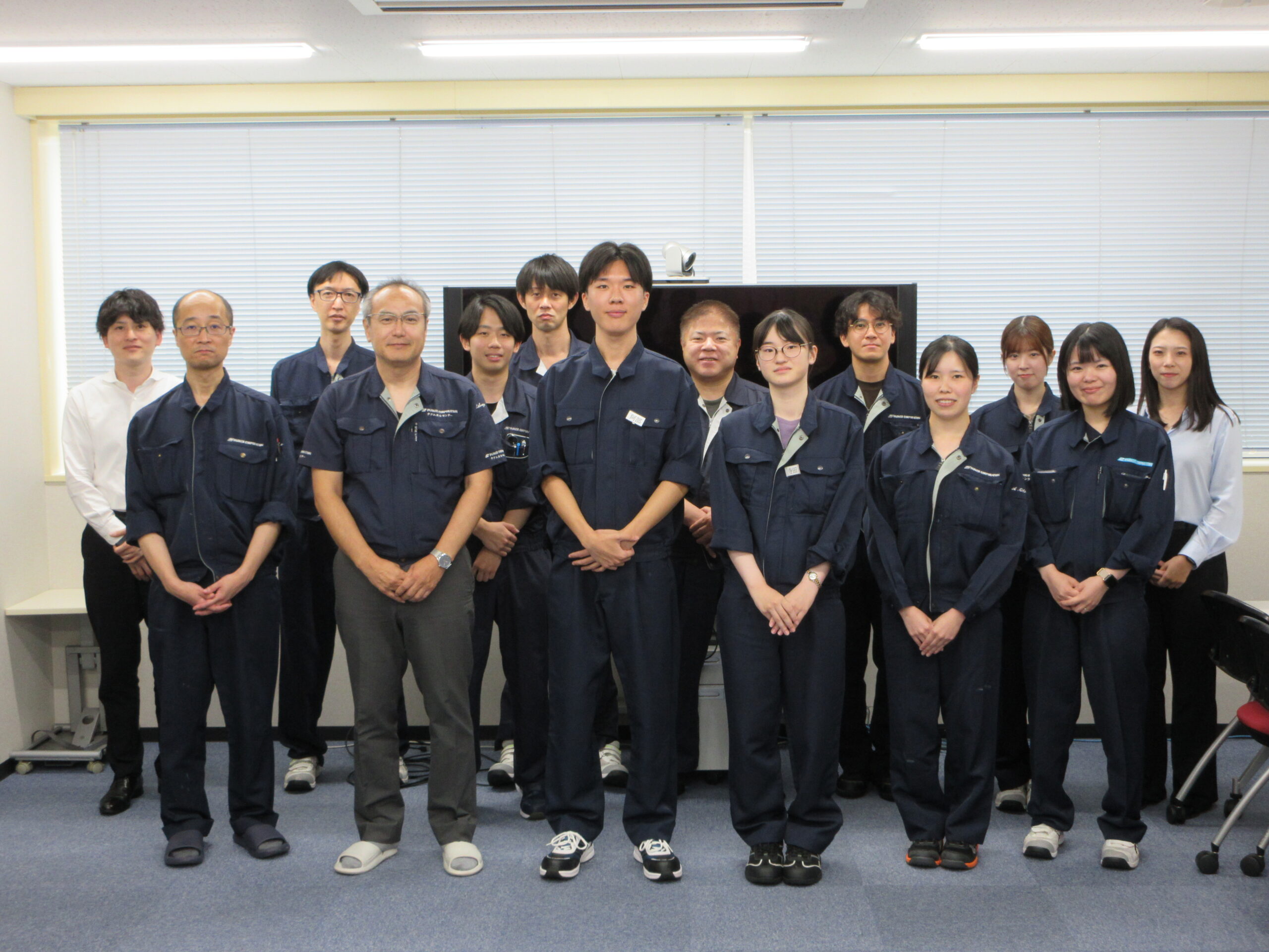 実習生と社員 集合写真